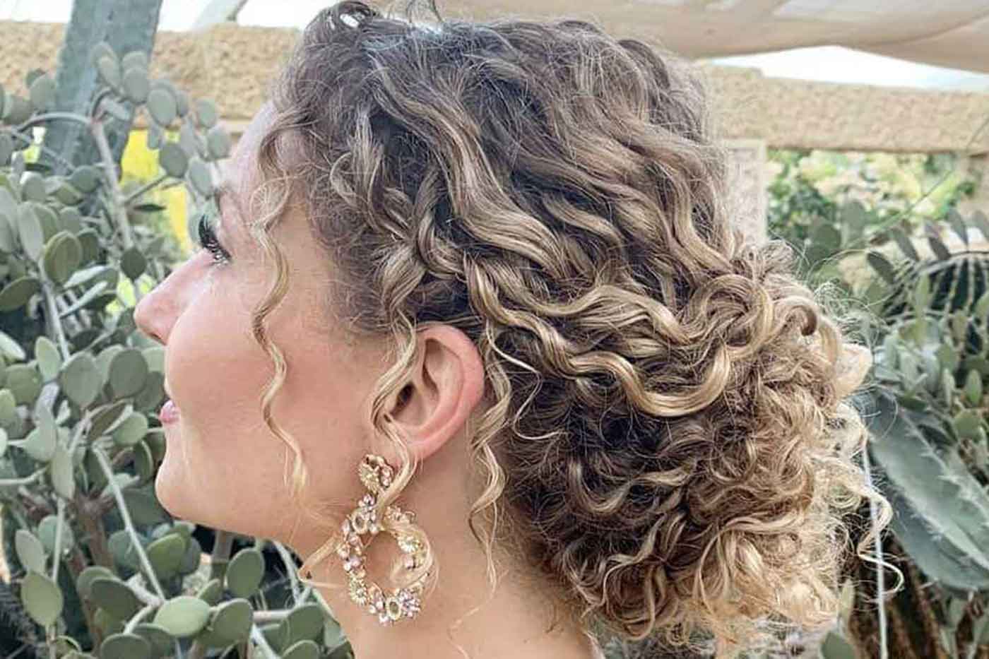 Best 14 Curly Hairstyle for Short Hair To Try In 2023 - MyGlamm