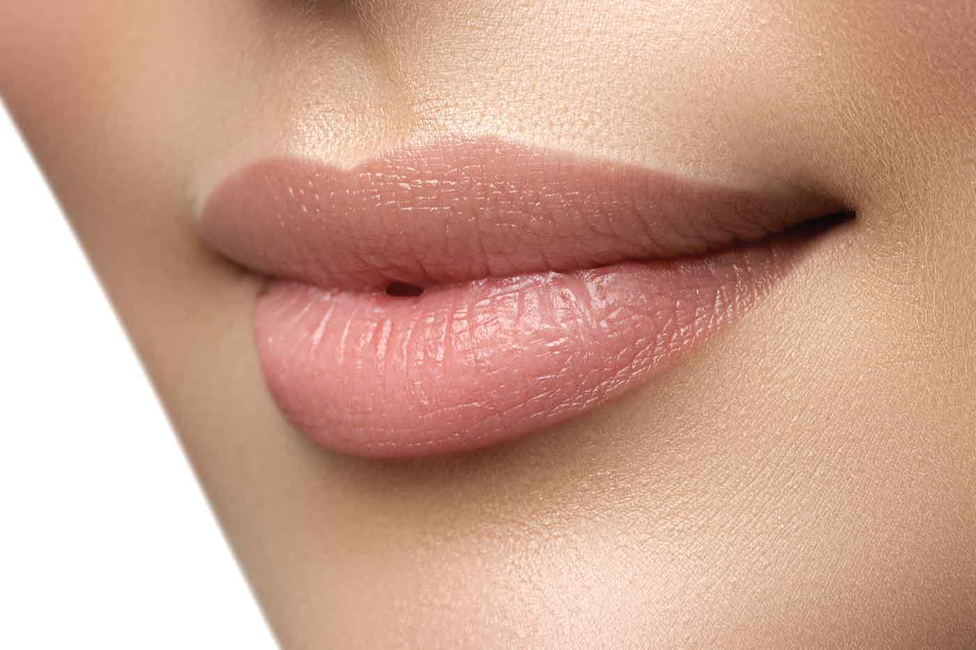 how to make thin lips look fuller naturally by Choosing the right lip color 