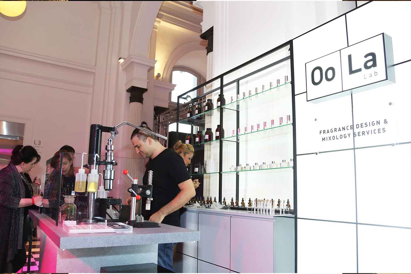 Oo La Labs to immerse in the experience of crafting personalized perfumes and beauty products