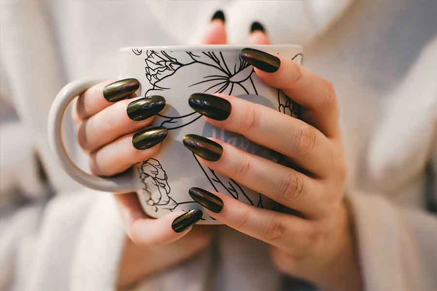 This nail art of a hand on a fingernail is leaving netizens amused. Watch |  Trending - Hindustan Times