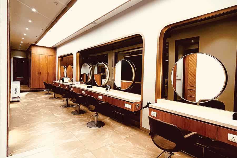 LOOKS Salon at the Pebble Downtown Mall of Faridabad offers exclusive services to clients with careful attention to detail