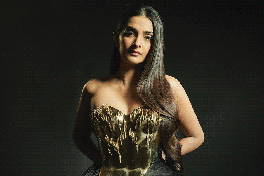 Sonam Kapoor shines in gold at Kérastase Elixir Ultime Hair Oil launch event
