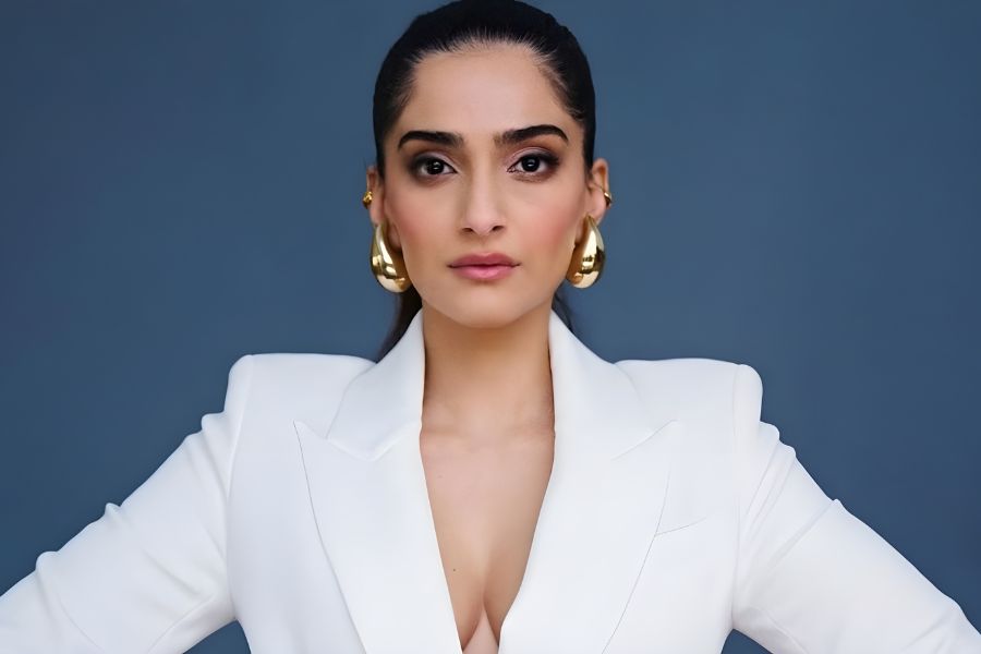 Sonam Kapoor Donates Hair to Charity