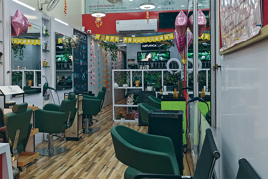 AMOS Salon