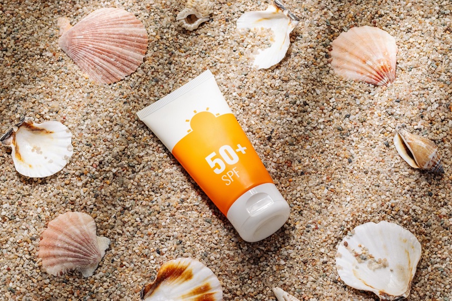 Lakmé Champions New Sunscreen Standards as SPF Debate Puts Beauty Brands Under Scanner Lakmé Champions New Sunscreen Standards as SPF Debate Puts Beauty Brands Under Scanner