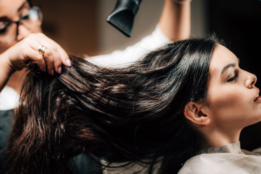 Beat the Frizz: Managing Hair in High Humidity Weather