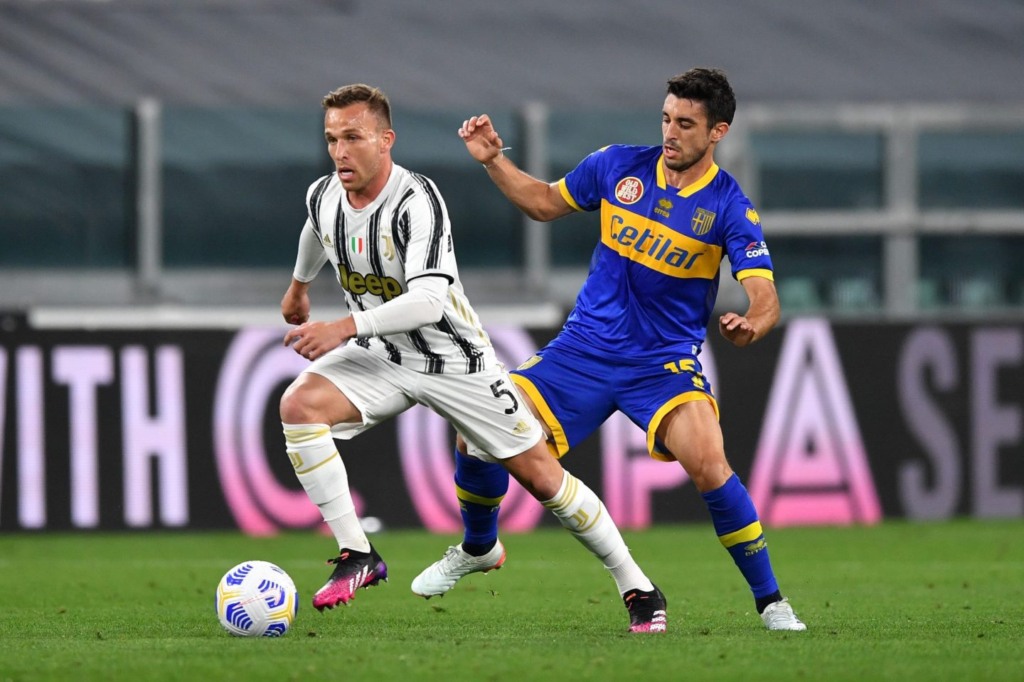 Having a ball at his feet is what Arthur Melo lives for. ©Getty Images/ Valerio Pennicing