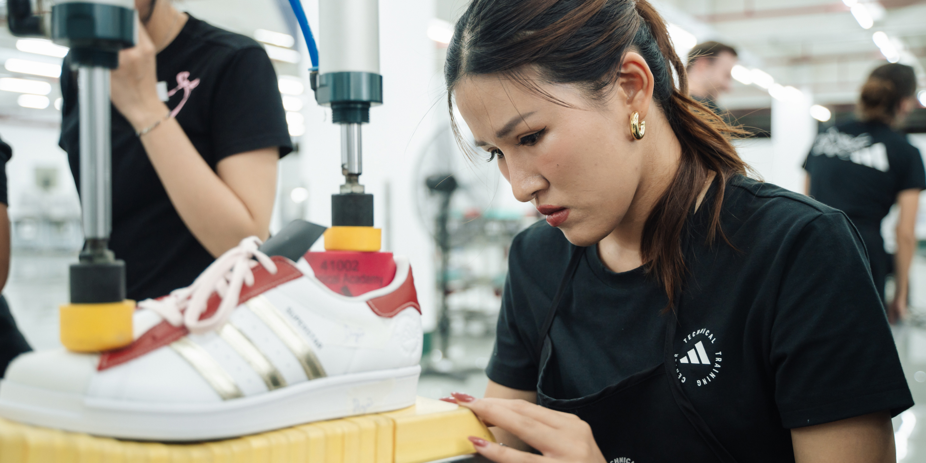 adidas gazelle silver green womens SNEAKER SHOE MAKING CLASS