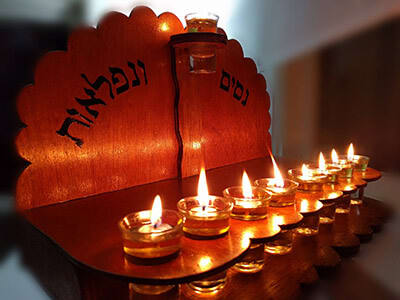 איזו ברכה לנרות חנוכה?