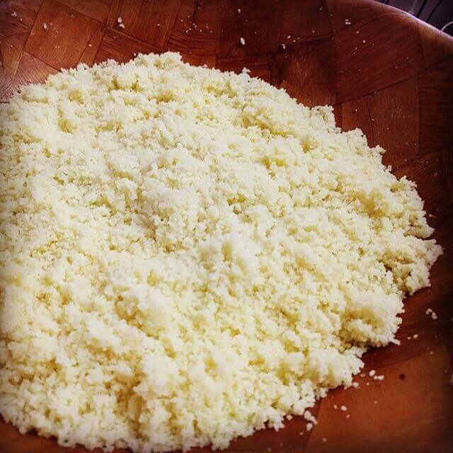 איך להכין את הסולת לקוסקוס (הגרגירים)