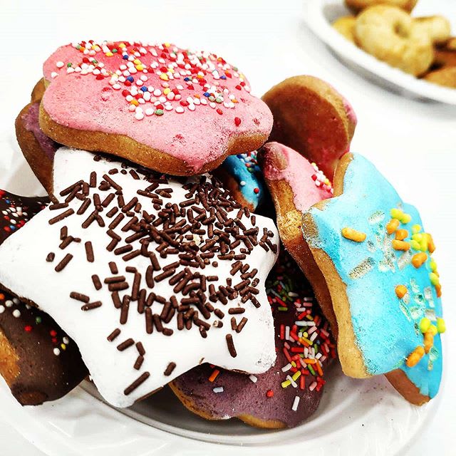 עוגות צבעוניות