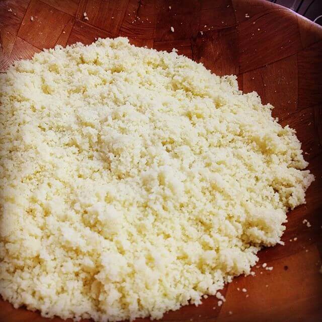 איך להכין את הסולת לקוסקוס (הגרגירים)