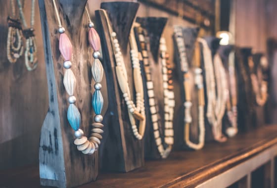 Thumbnail do post Como fazer bijuterias para vender? Veja o passo a passo