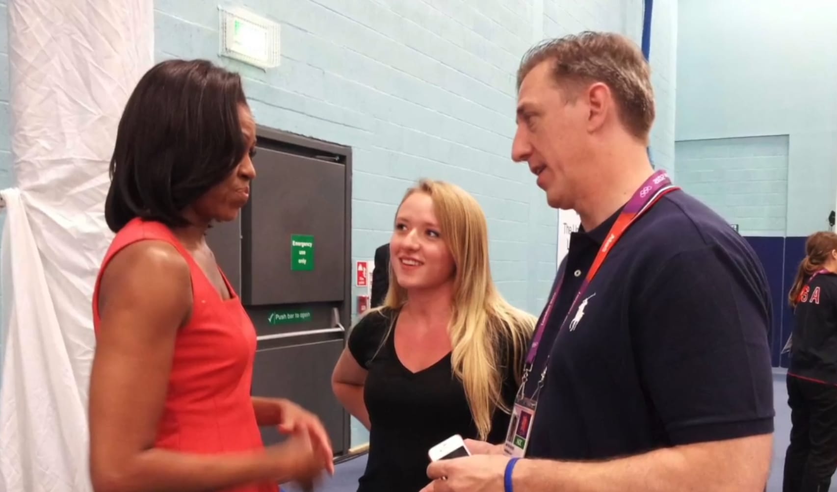 Biện lý quận Tompkins, Matthew Van Houten cho biết ông từ chối truy tố vì lời khai của “Jane Doe” vào năm 2024 cho thấy đây là hành vi tự nguyện | 📸 Ông Houten gặp gỡ cựu Đệ nhất Phu nhân Michelle Obama trong một sự kiện / Youtube Matt Van Houten