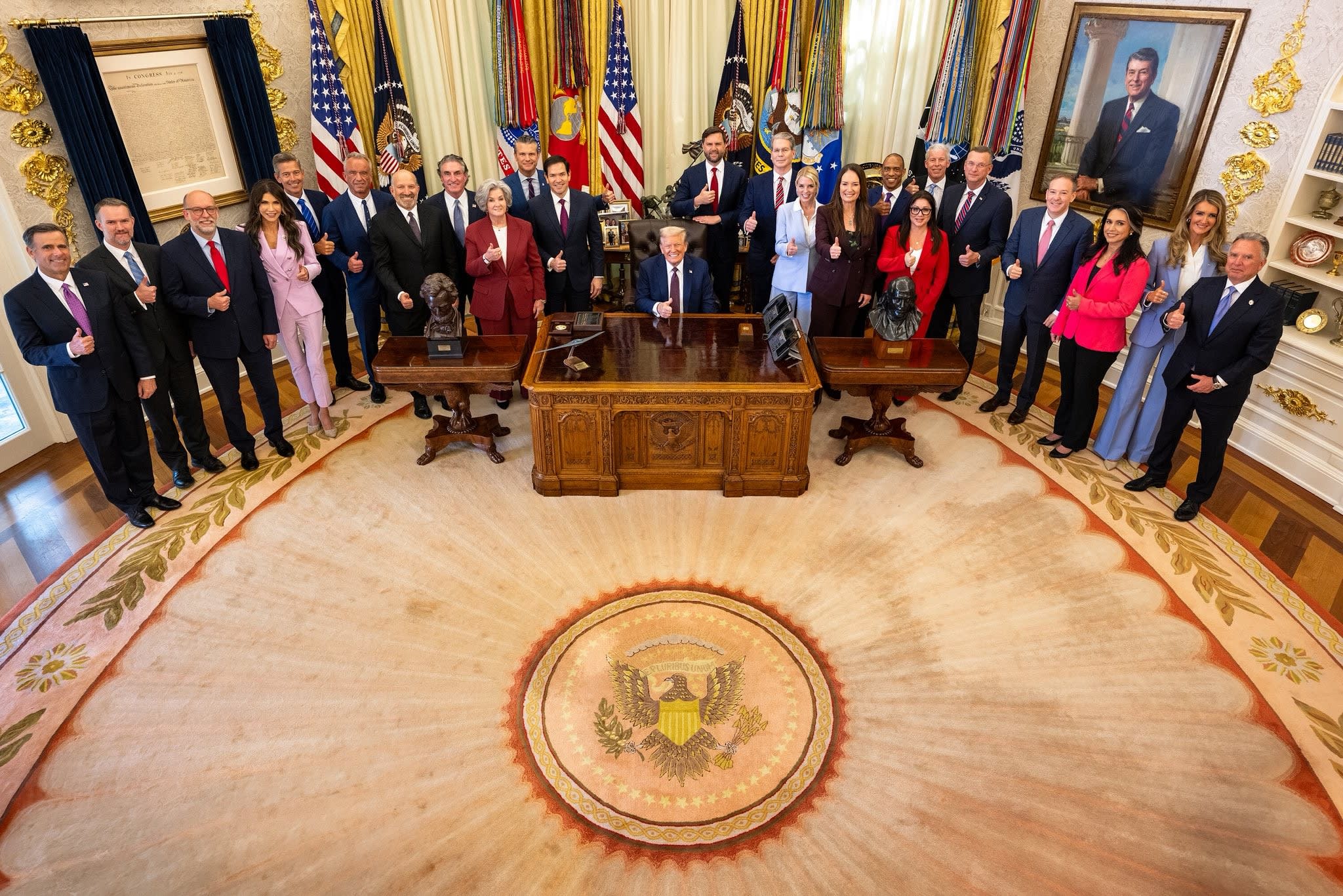 Tổng thống Donald Trump cùng nội các tại Tòa Bạch Ốc, tháng 8/2025