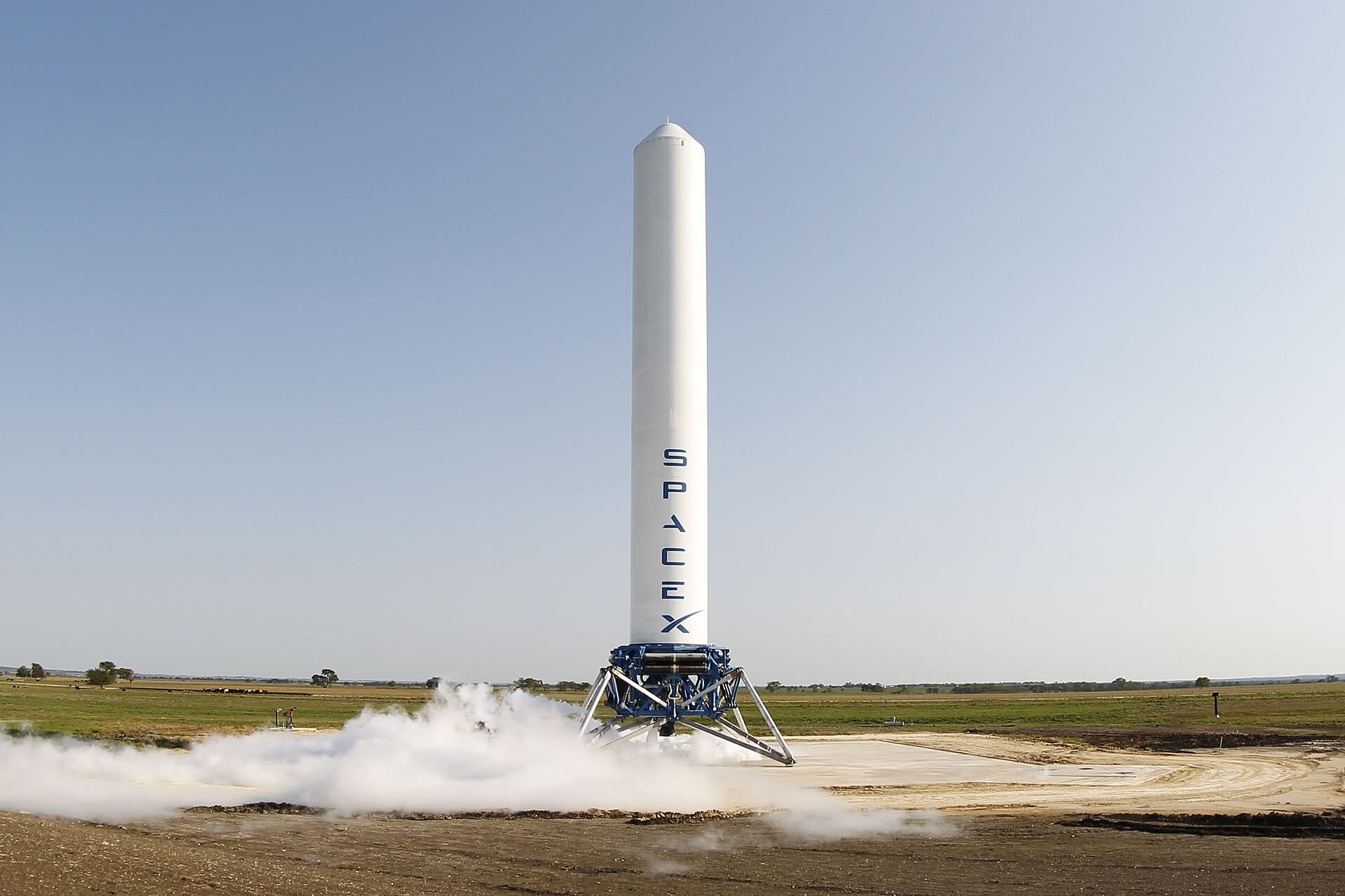 Một tên lửa thử nghiệm của SpaceX tại khu thử nghiệm ở McGregor, Texas