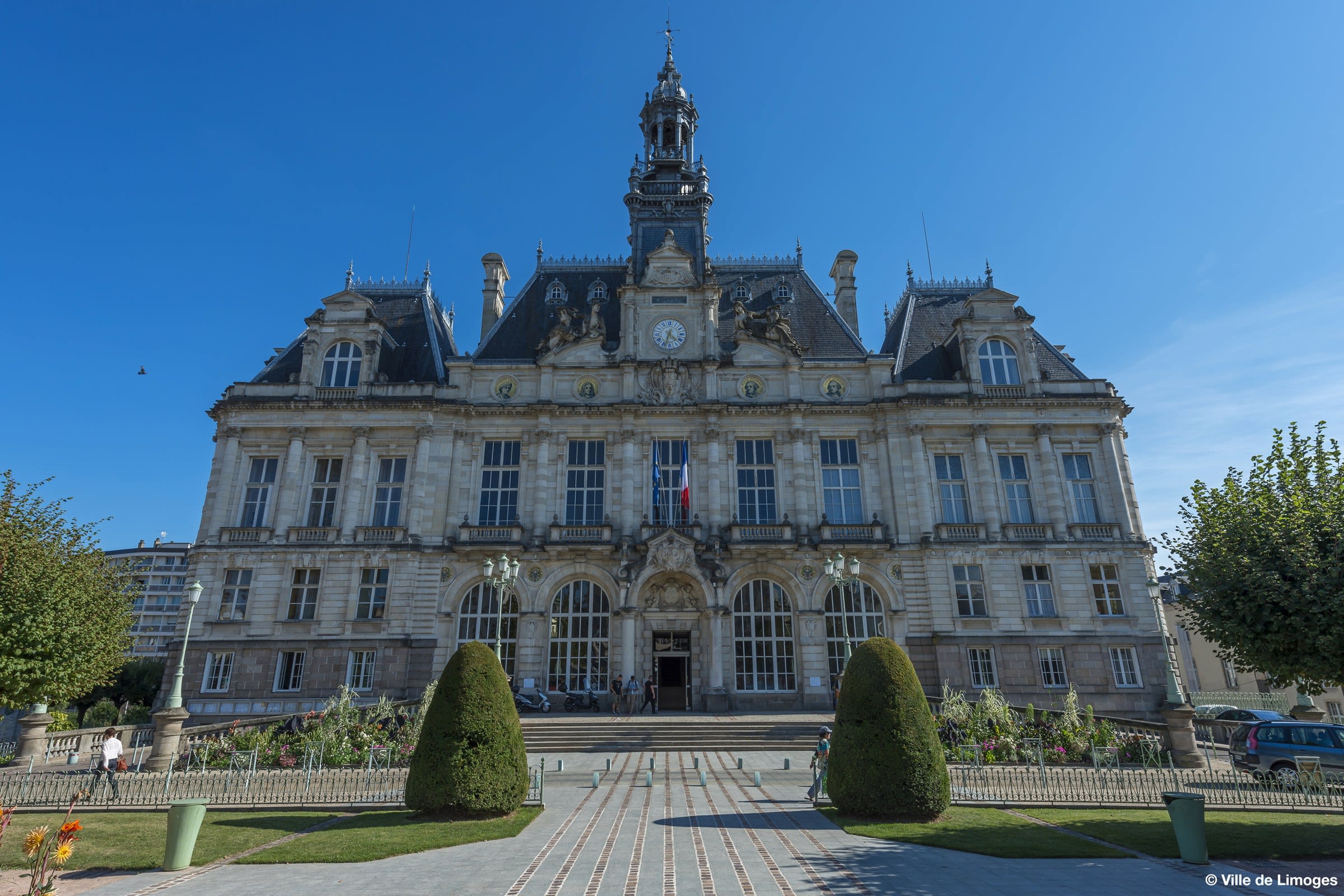 Tòa thị chính Limoges trước khi bị phóng hỏa