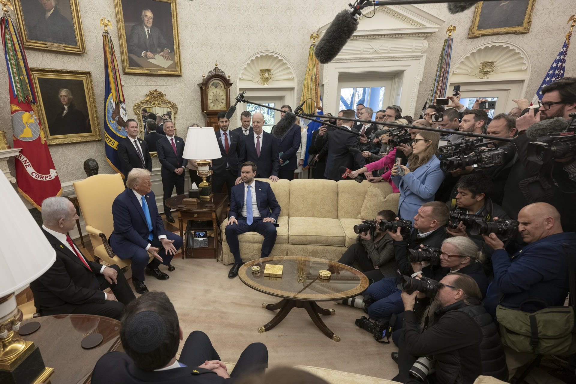 Tổng thống Donald Trump và Thủ tướng Israel Benjamin Netanyahu trong một cuộc gặp tại Tòa Bạch Ốc