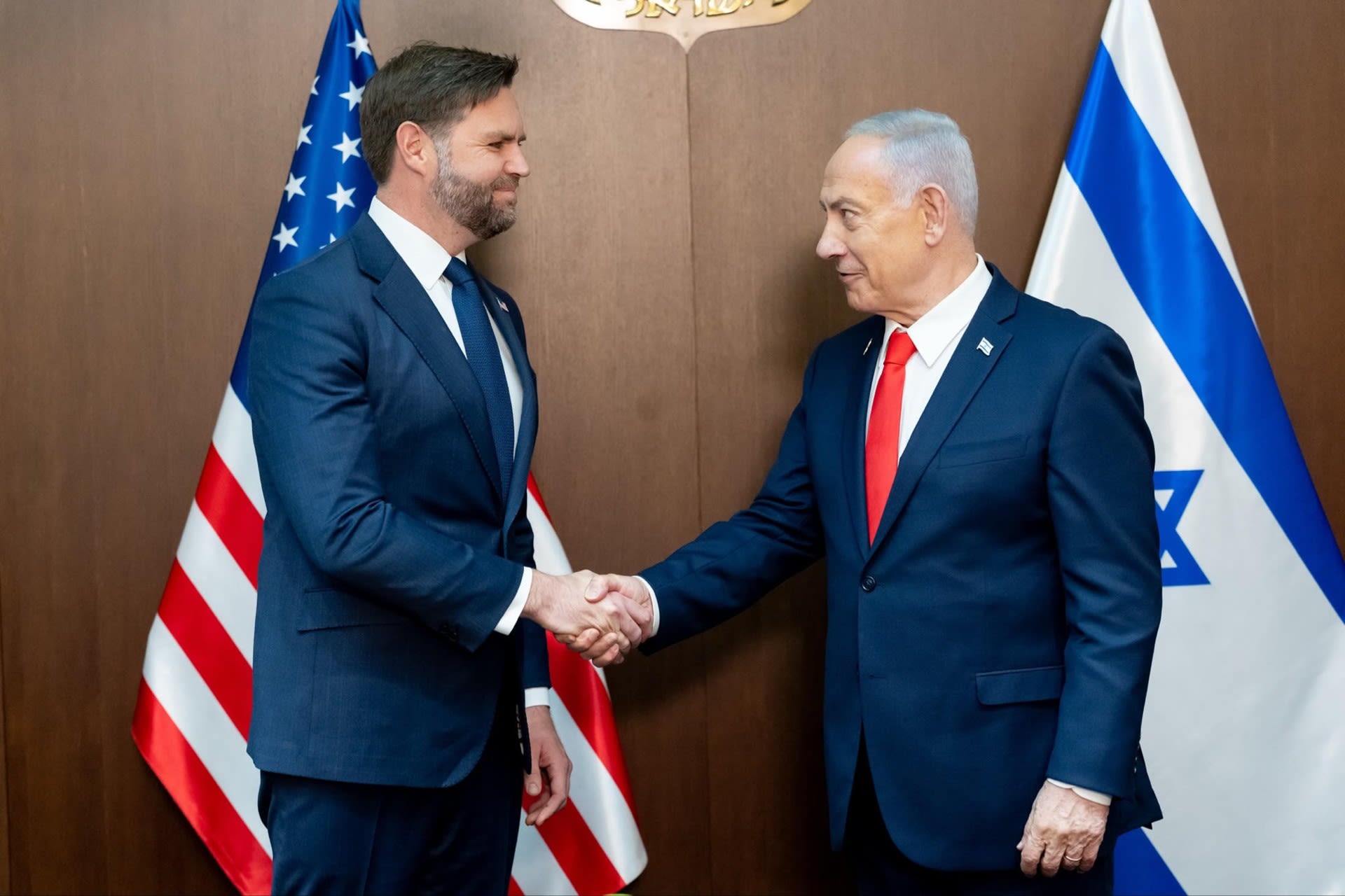 Phó Tổng thống JD Vance bắt tay Thủ tướng Israel Benjamin Netanyahu trong một cuộc gặp