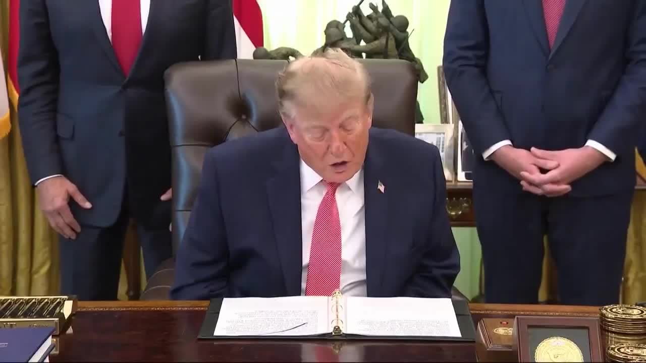 Tổng thống Trump phát biểu về các vụ gian lận tiền thuế tại Phòng Bầu dục ngày 20/10. Ảnh chụp từ video đăng trên X