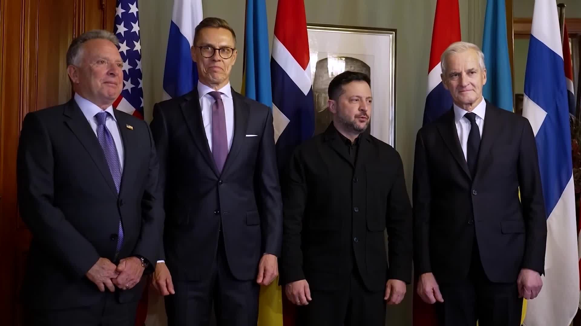 Đặc sứ Steve Witkoff, Tổng thống Phần Lan Alexander Stubb, Tổng thống Ukraine Volodymyr Zelensky và Thủ tướng Na Uy Jonas Gahr Støre tại Oslo ngày 20/10. Ảnh chụp từ video đăng trên X
