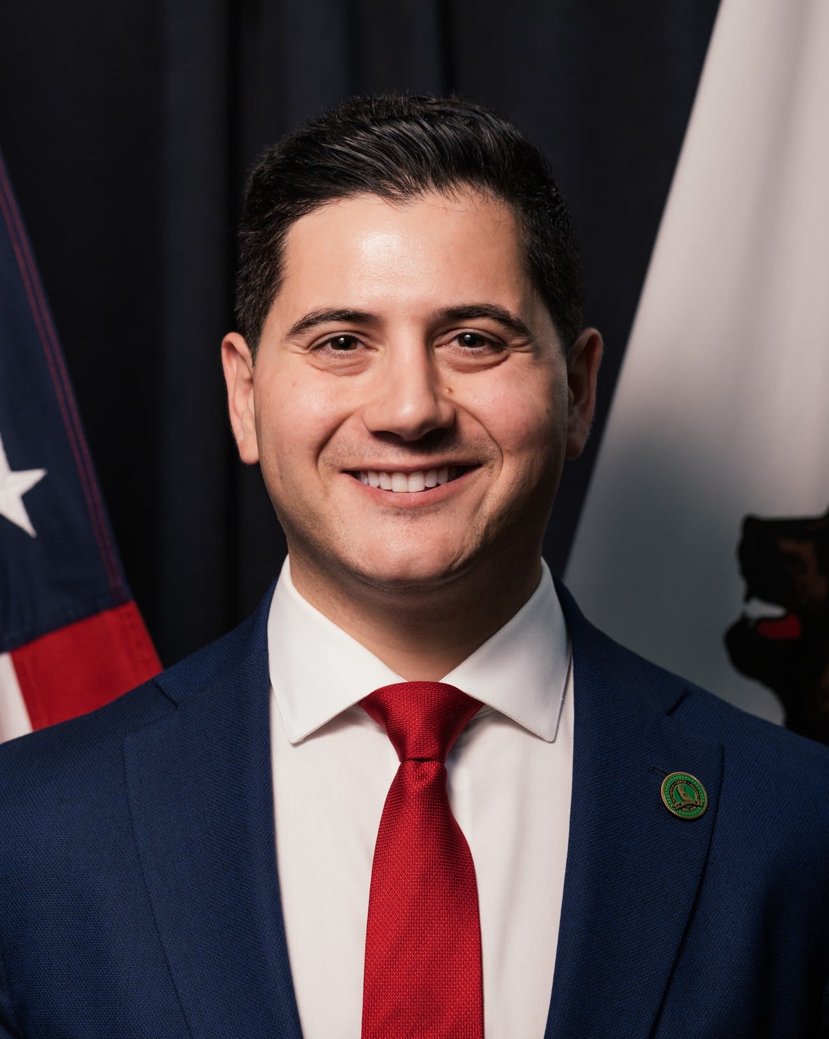 Ông Bill Essayli, công tố viên liên bang hàng đầu tại Los Angeles, người đang theo đuổi nhiều vụ án gian lận bầu cử.
