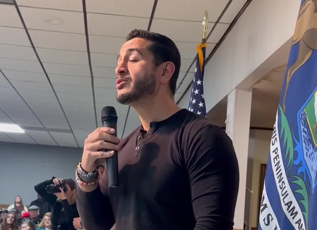 Ông Abdul El-Sayed trả lời câu hỏi về Tổ chức Anh em Hồi giáo tại buổi gặp cử tri ở Michigan ngày 17/10