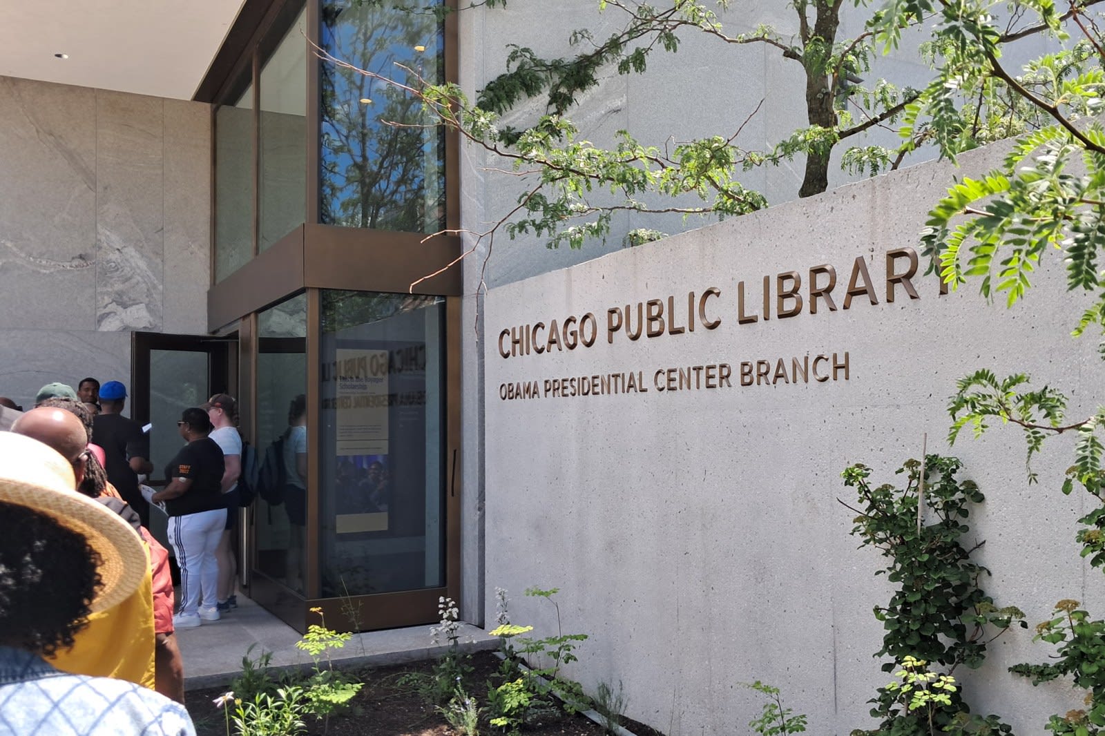 Lối vào chi nhánh thư viện công cộng Chicago trong khuôn viên Trung tâm Tổng thống Obama, tháng 6/2026