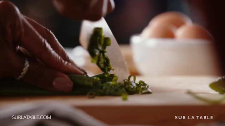 Cover image for Sur Le Table: Come Cook With Us.