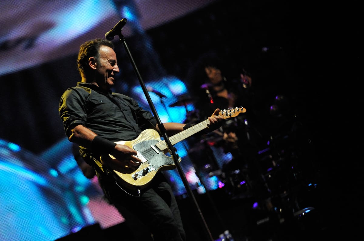 Photo of Bruce Springsteen playing his 1950s mutt with a Telecaster body and an Esquire neck.