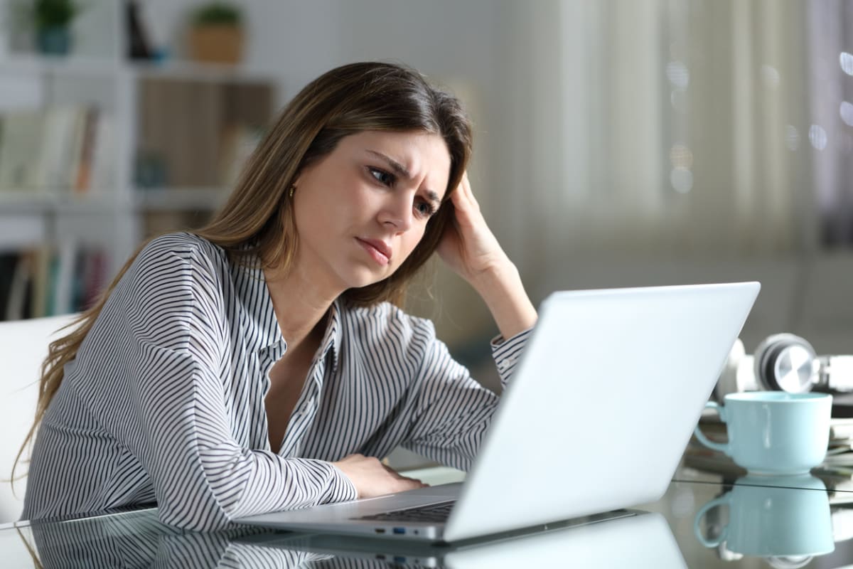 Woman reading feedback from a user test.