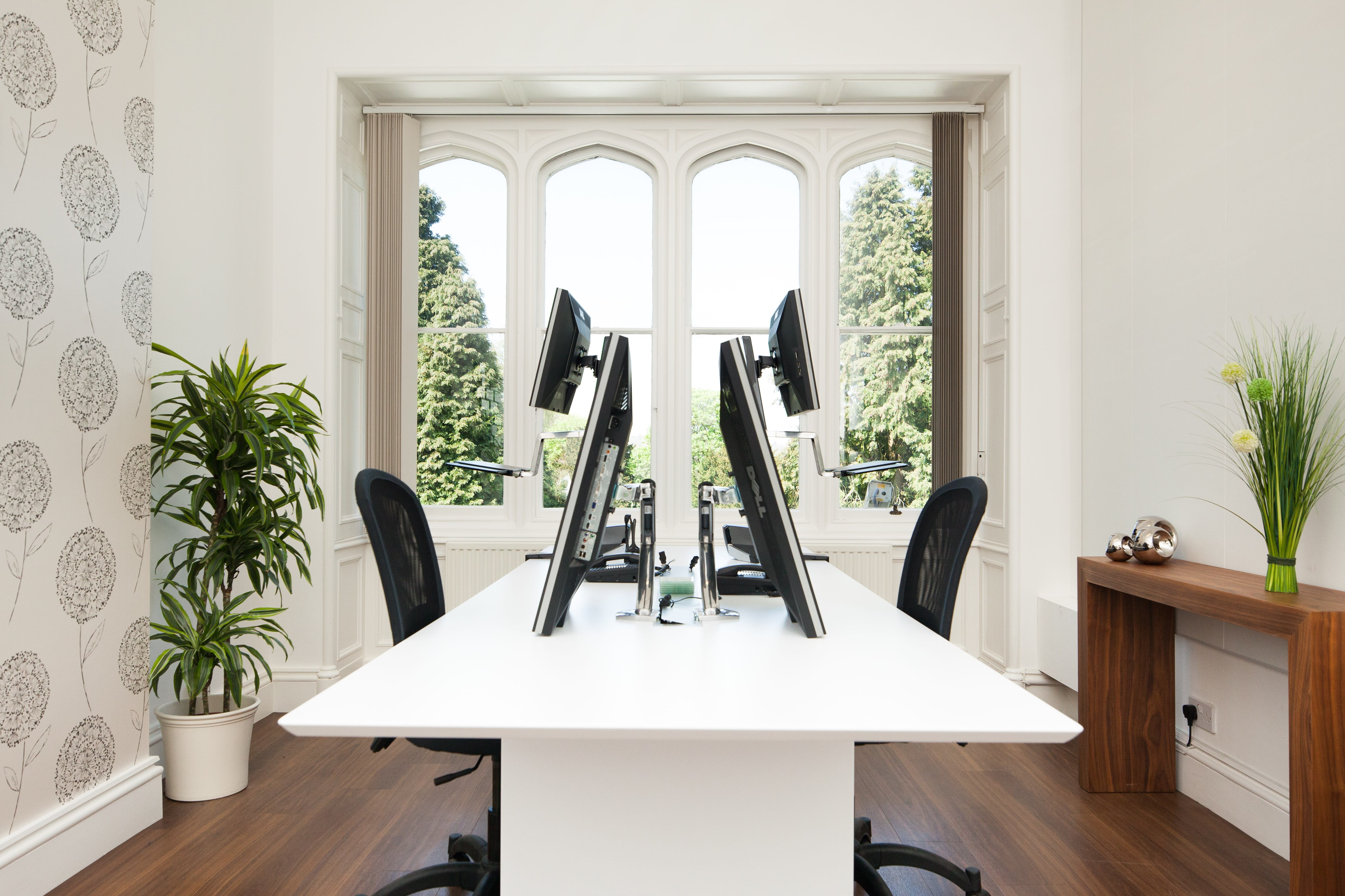 End-view of the office desk