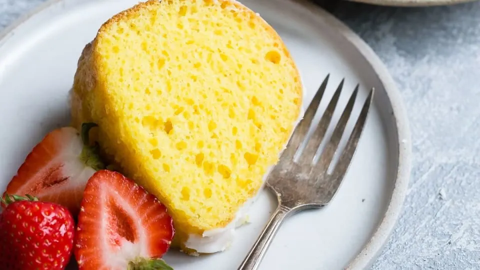 https://res.cloudinary.com/cookr/image/upload/recipe/lemon-bundt-cake.webp