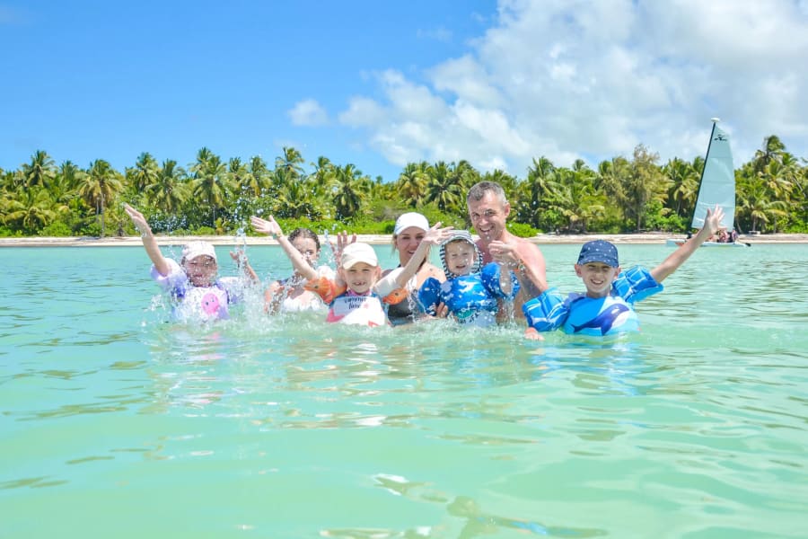 Private Family Catamaran: Snorkeling & Coastal Cruise — foto 1