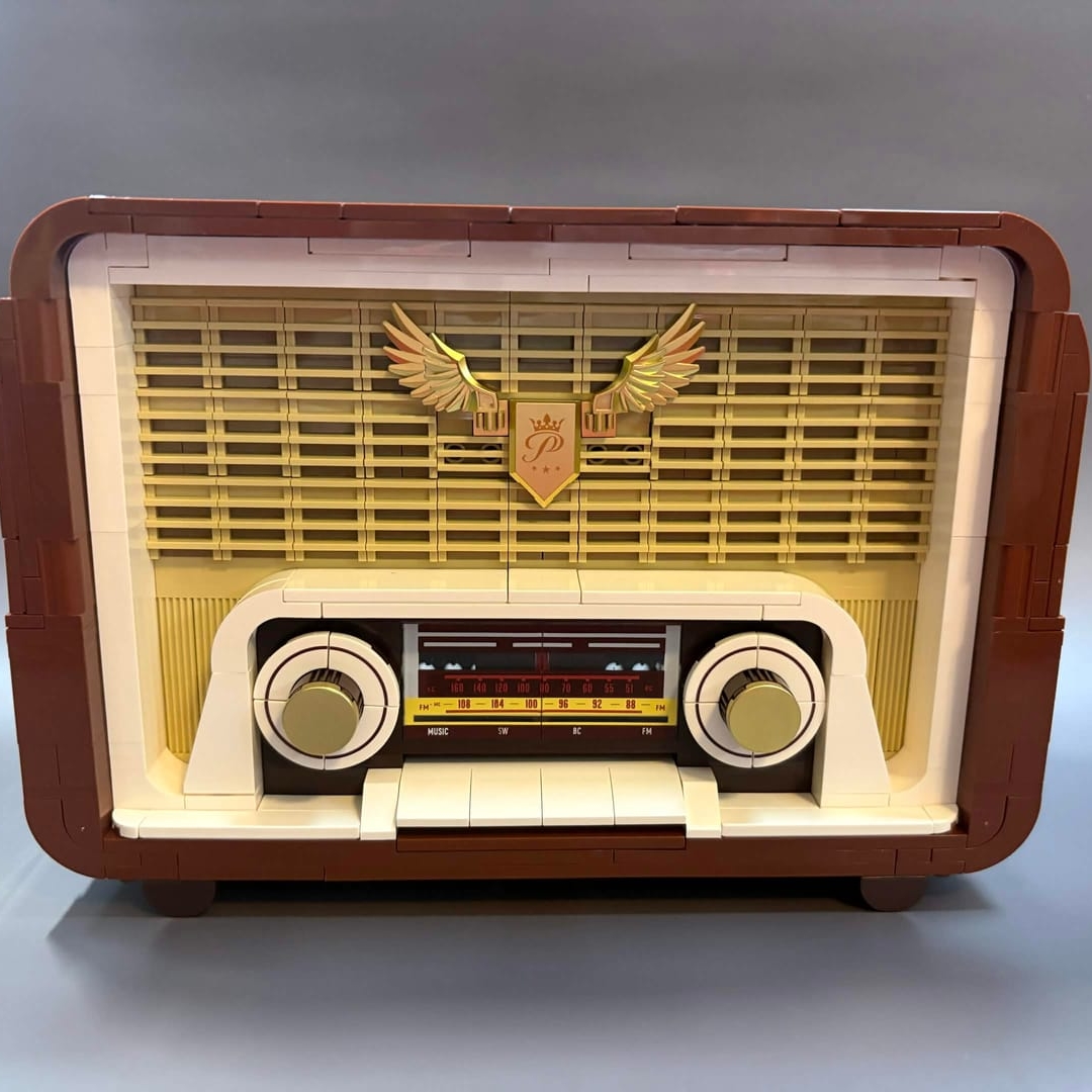 Retro Collection Wireless Radio Construction Set Photo by Anonymous AnonymousImage