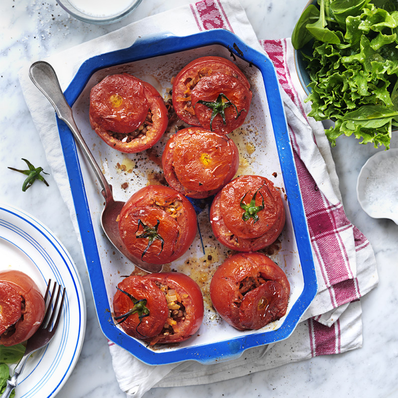 Fyllda tomater med rostat vitkålsmos | Recept - Coop