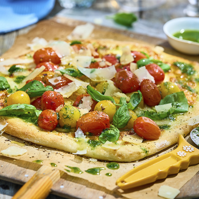 Pizza bianco med tomater och basilika Recept Coop