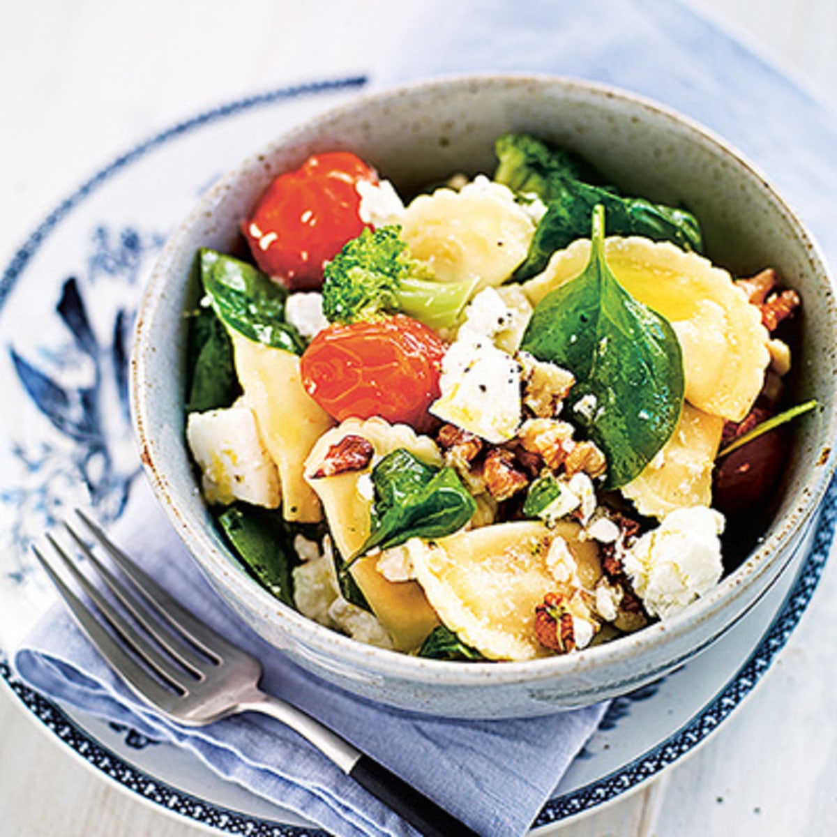 Fylld färsk pasta med fetaost, spenat och valnötter - Coop