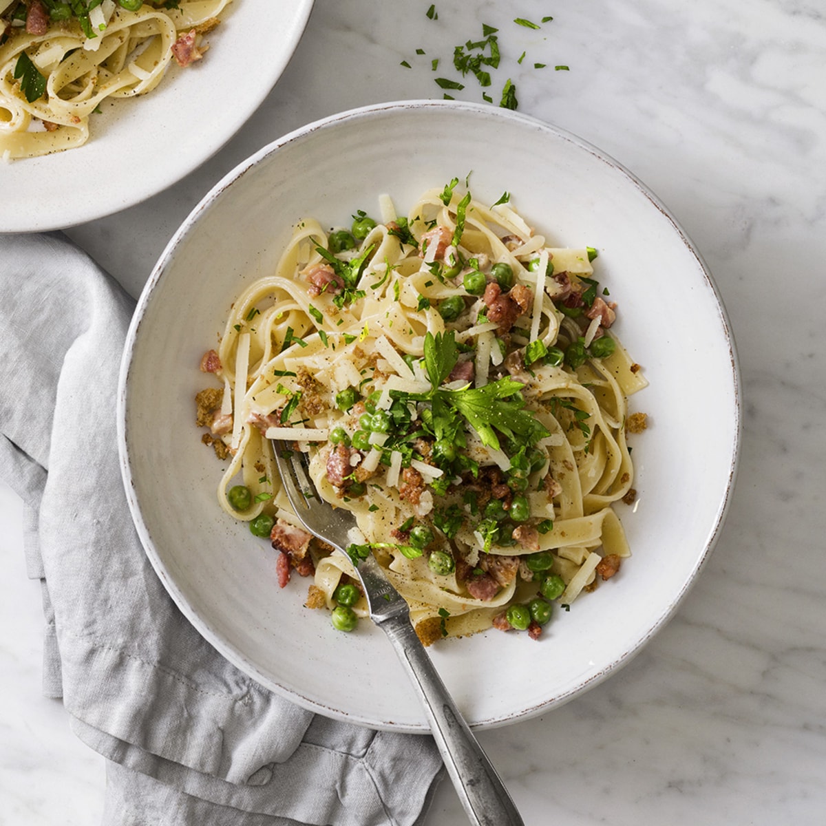 Pasta med bacon, ärtor, parmesan och brödsmulor - Coop