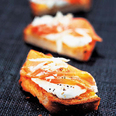 Bruschetta med rökt lax och pepparrot