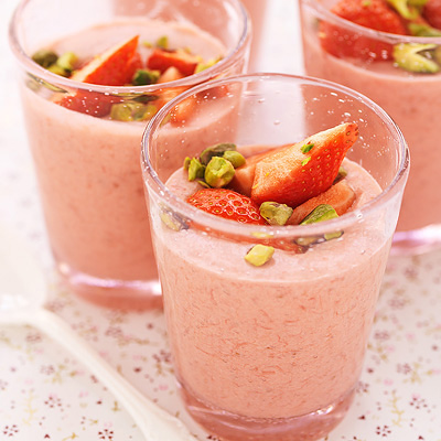 Jordgubbsmousse med rabarber