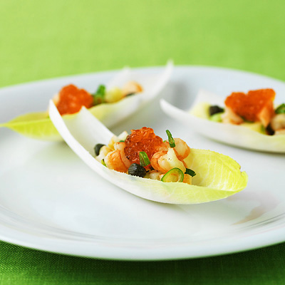 Äppel- och räksalsa i endiveblad