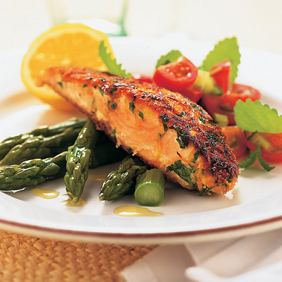 Citronstekt laxfilé med salsa fresca