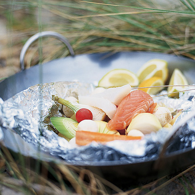 Grilla fisk i foliepaket