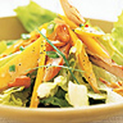 Kycklingsallad med mango och cashewnötter