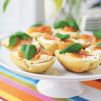 Brötchen med lax och färskost