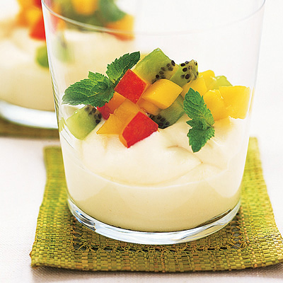 Vit chokladmousse med fruktsalsa