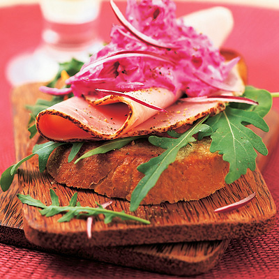 Skinkbruschetta med rödbetsröra
