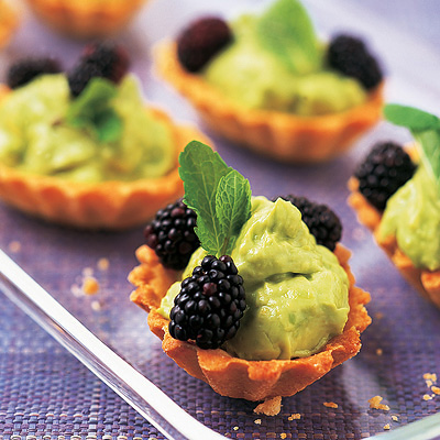 Avokadomoussefyllda mandelformar