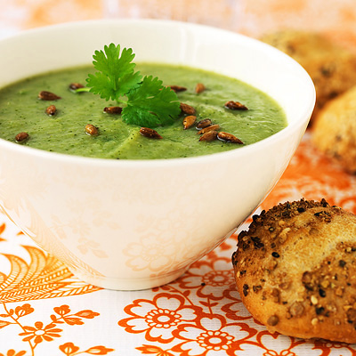 Broccolisoppa med rostade solroskärnor